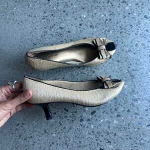 Naturalizer Women 7.5 Heels Gold Tan Peep Toe Kitten Heels Gold Woven Bow Y2K